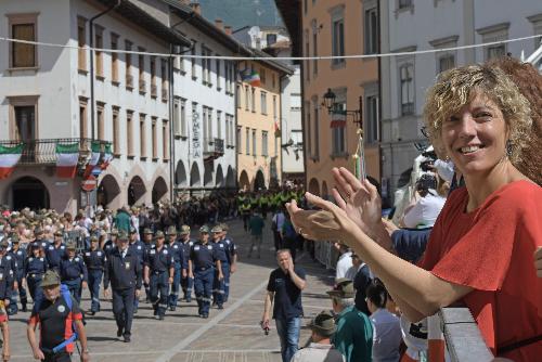 L'assessore regionale Barbara Zilli al raduno degli Alpini svoltosi a Tolmezzo